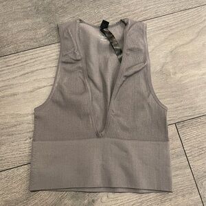 UO gray seamless top